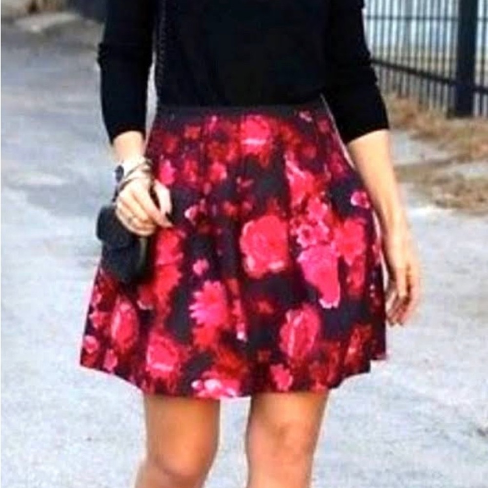 GAP Pleated Mini Skirt Size 16 Black Pink Red Floral Pockets Flare